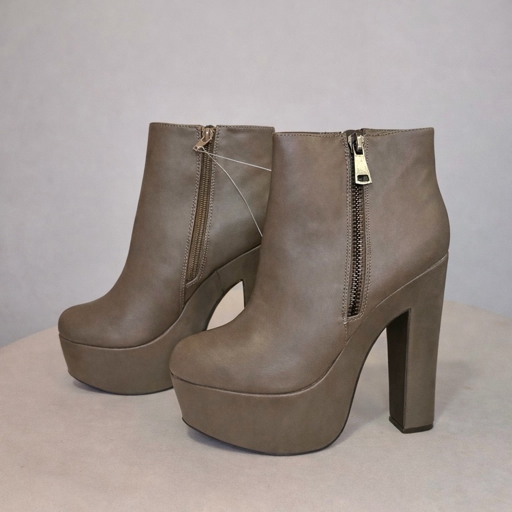 Speed Limit 98 Taupe Ankle Boots